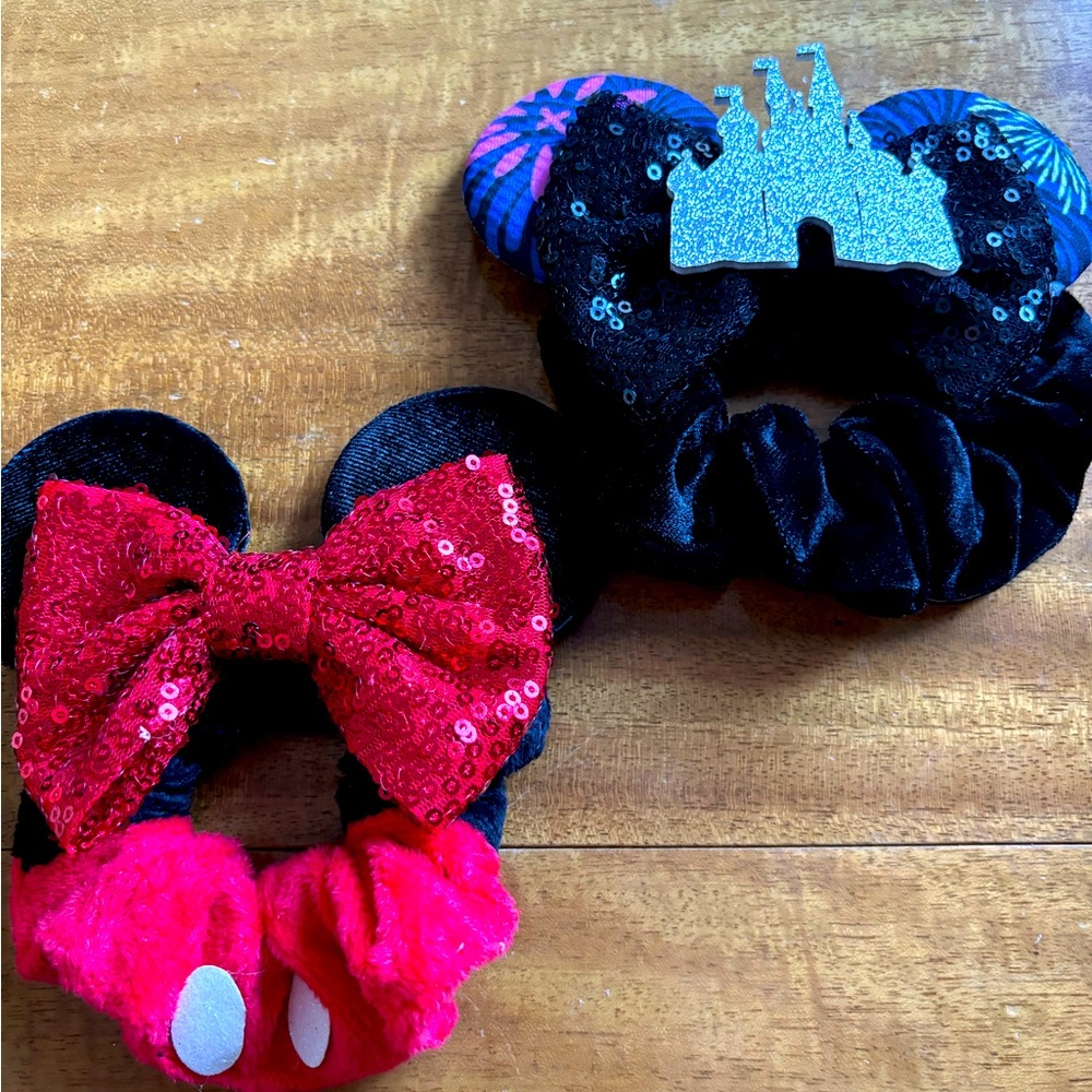 ✨UNLISTED Minnie Mouse Inspired Hair Scrunchie ✨ - Picture 4 of 5